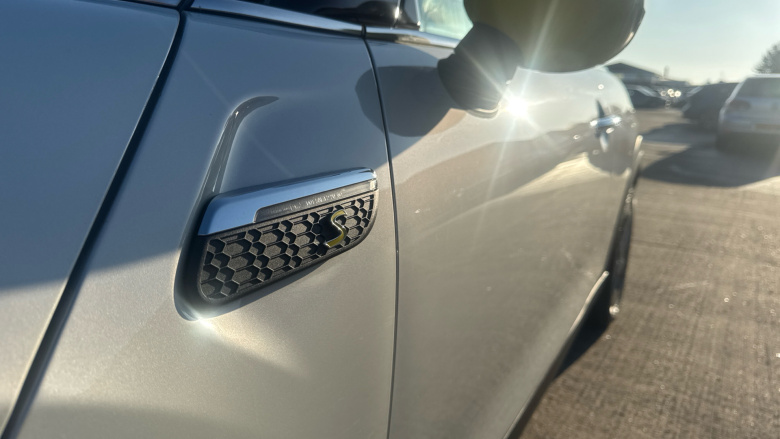 MINI Hatchback 135kW Cooper S Level 2 33kWh 3dr Auto Electric Hatchback